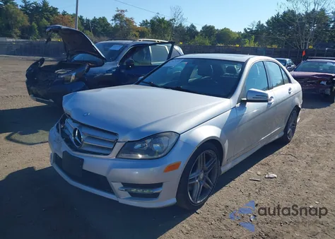 2013 Mercedes-Benz C 300 Sport 4Matic из США, поврежденный, VIN WDDGF8AB8DG120689
